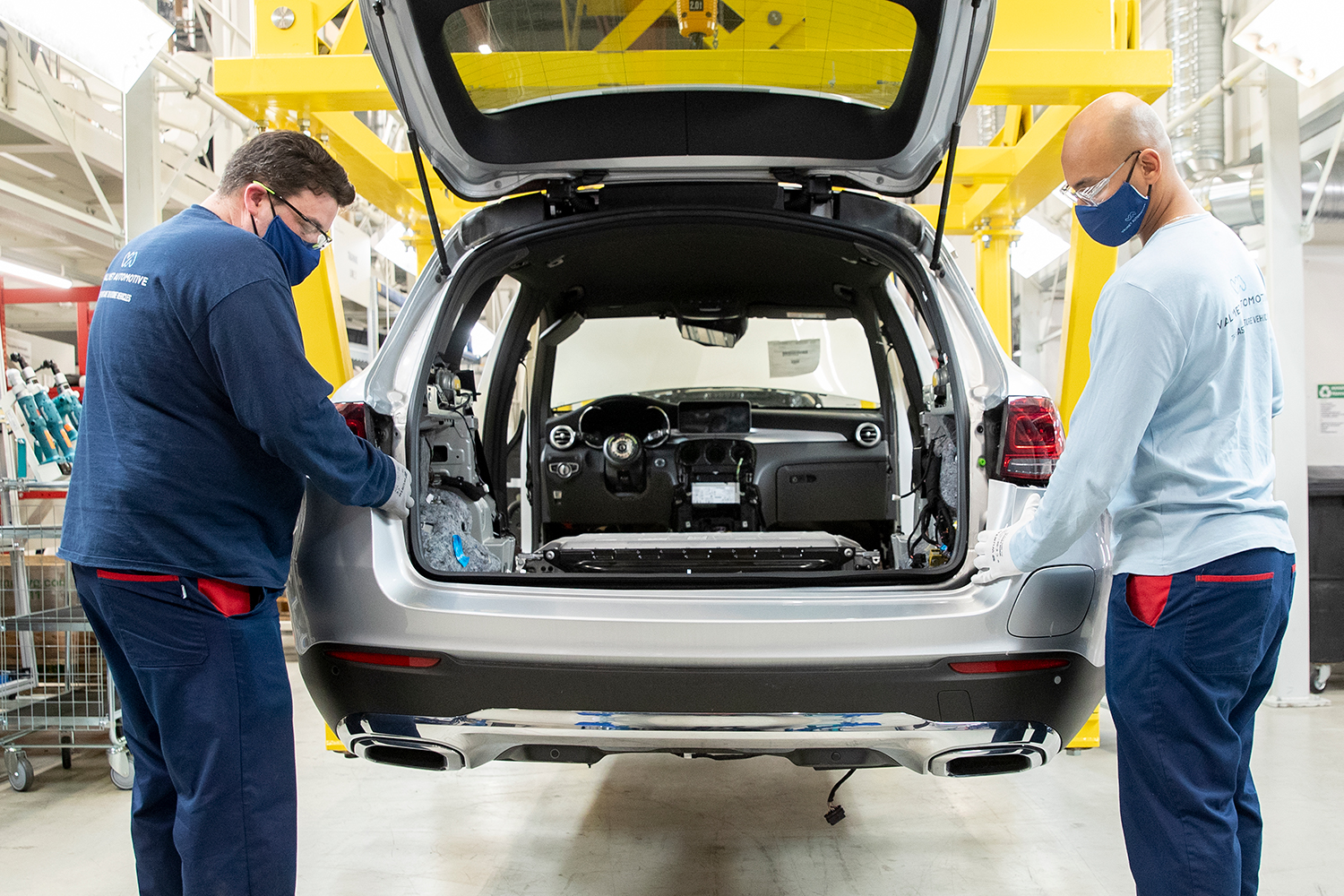 Jättirekrytointi on arkinen asia Uudenkaupungin autotehtaalla