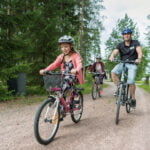 PHT:n perhekurssille osallistuneille Koivuniemille pyöräily on mieluisa liikkumistapa.