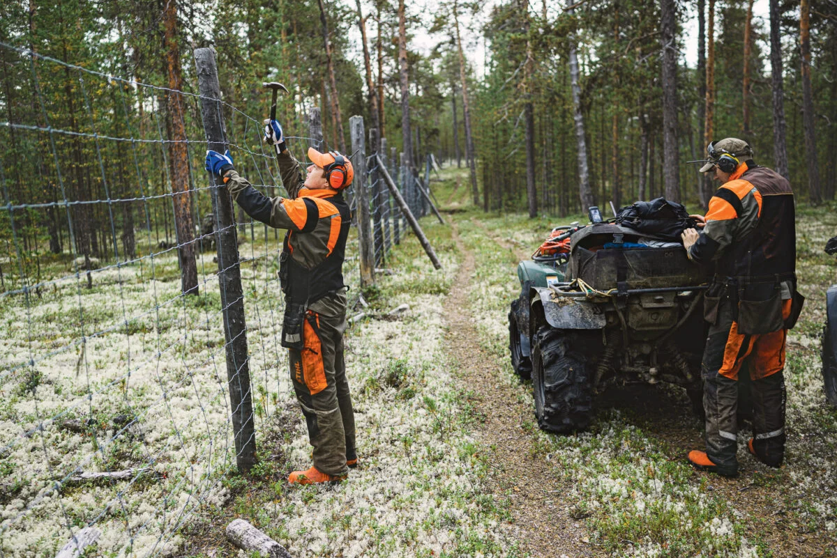Poroesteaitojen kunnossapito on ulkotyötä.