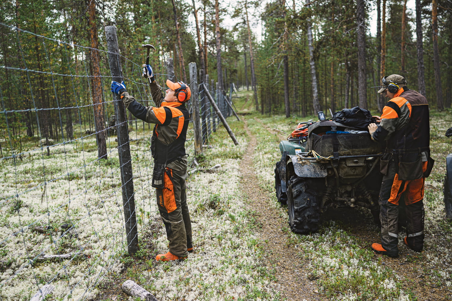 Poroesteaitojen kunnossapito on ulkotyötä.