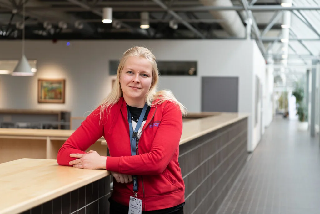 "Teollisuusnuorten päivillä tapaan paljon uusia ihmisiä, joilla on samankaltainen ajatusmaailma kuin itselläni. Se on hienoa", sanoo sahatyöntekijä Jenni Matikainen.