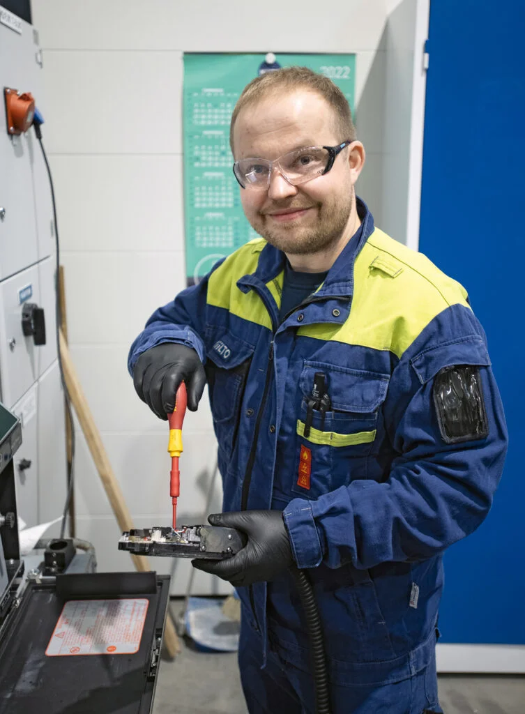 työsuojeluvaltuutettu, sähköasentaja Aleksi Saarinen