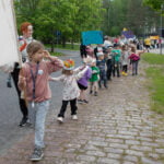 Sata lasta odottaa maltamattomana lasten olympialaisten alkua Murikka-opiston kesän ensimmäisellä muksukurssilla.