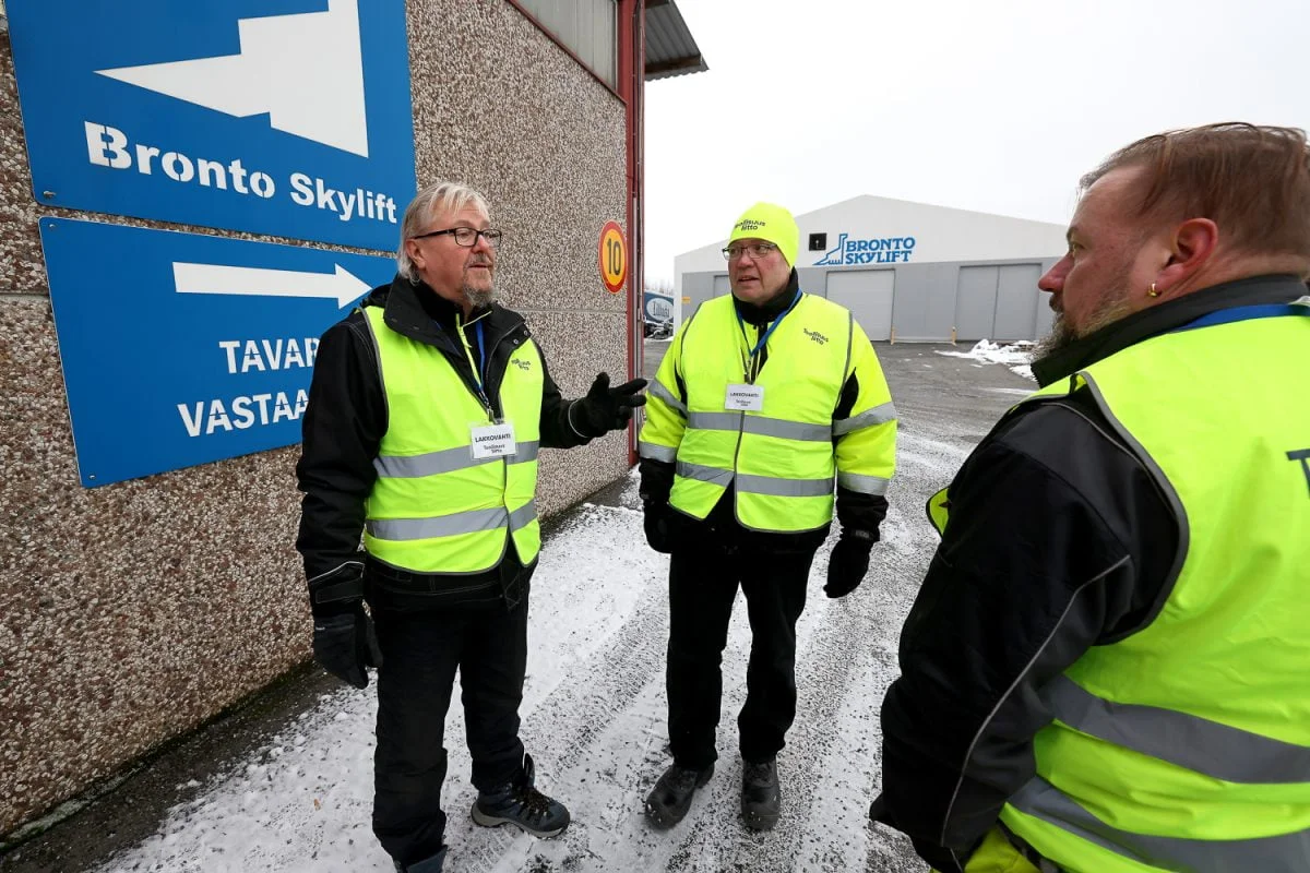 Työntekijät olivat lakossa Porin Bronto Skyliftillä.