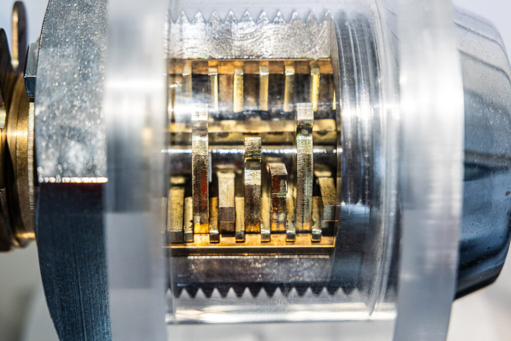 Lukon sisämekanismi lähikuvassa.